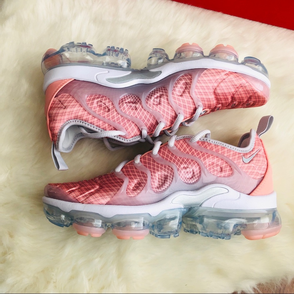 SOLD NWT Nike air vapormax plus - Picture 4 of 6